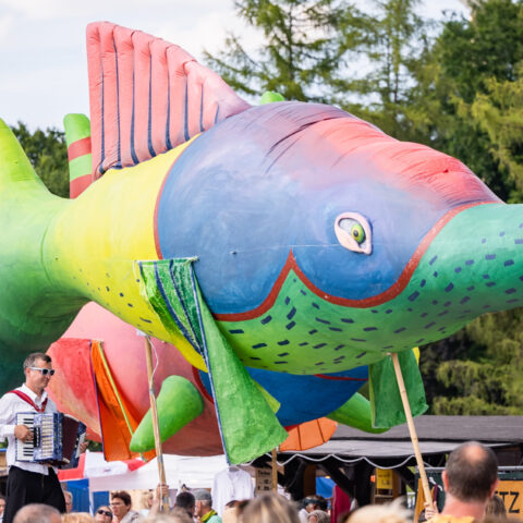 Performances Tollwood Muenchen Vosa Fish Foto Alexander Scharf TEASER