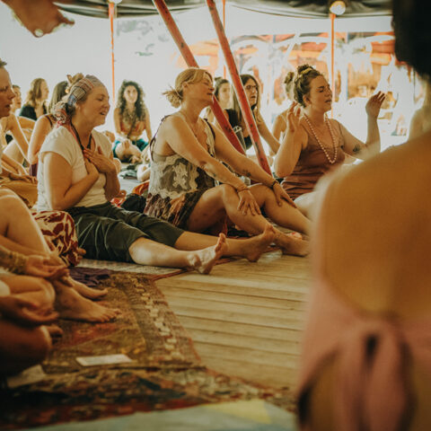 Amazonen Gathering Yoga Tollwood Muenchen Half Moon Bar Foto Christina Gerg Wannda.Cirkus TEASER