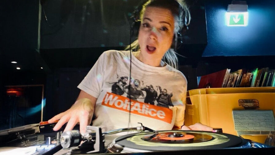 DJ Lounge Beats Bubbles Paula Panther Brasserie Tollwood Muenchen Konzert.pg