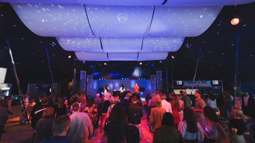 Half Moon Bar Tollwood Muenchen Foto Alexander Scharf