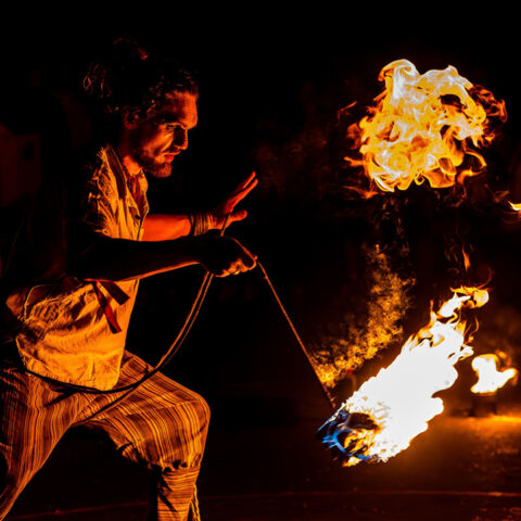 Tw.Wi25.Upside Down Acro Feuershowplatz Foto Svanwilde(at)pm.me