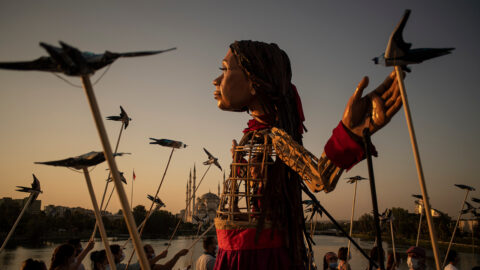 Little Amal Walk Acts Tollwood So26 Foto Andre Liohn – The Walk Production TEASER