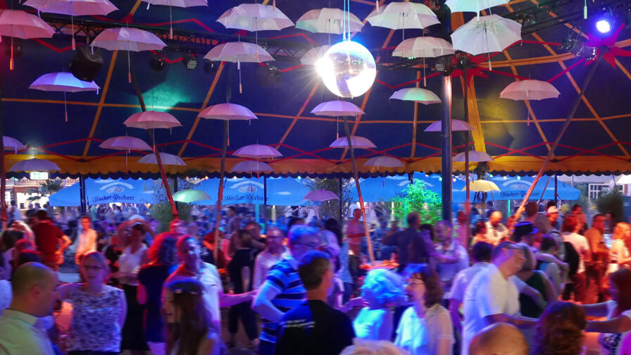 Modern Jive Half Moon Bar Tollwood Muenchen